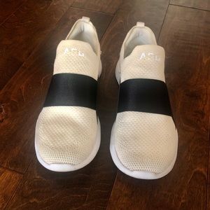 APL Techloom Bliss, size 9, off white/black-EUC
